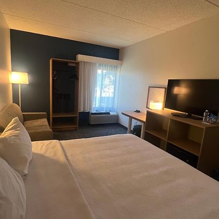 Spx Hotel Грийн Бей Екстериор снимка