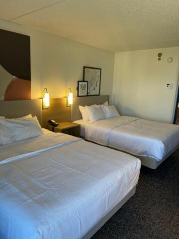 Spx Hotel Грийн Бей Екстериор снимка
