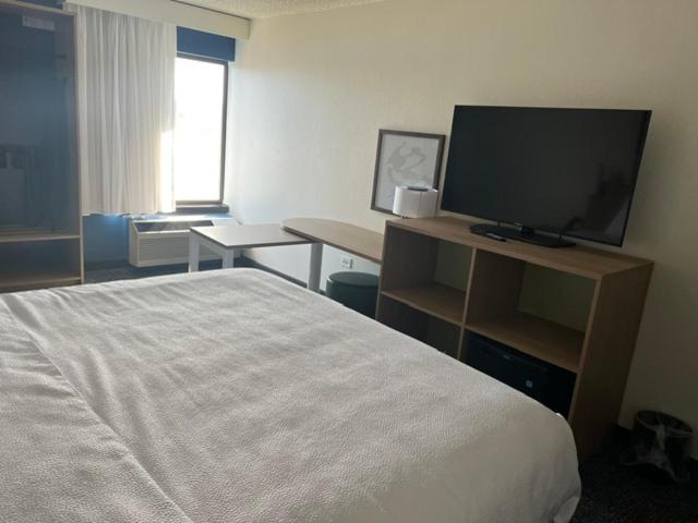 Spx Hotel Грийн Бей Екстериор снимка